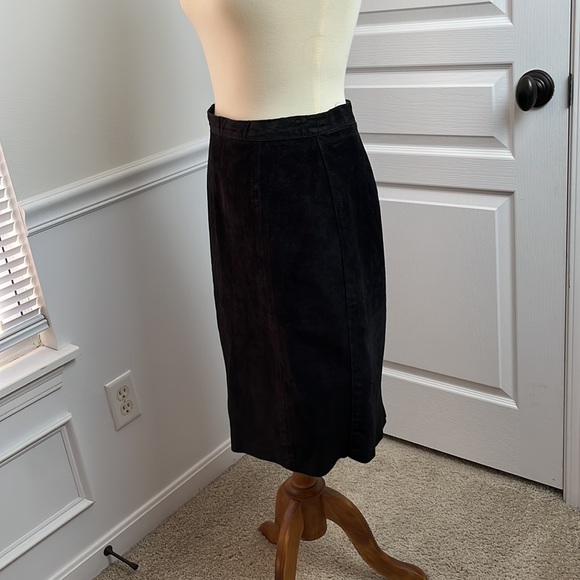 Bagatelle fully lined suede skirt - Picture 3 of 10